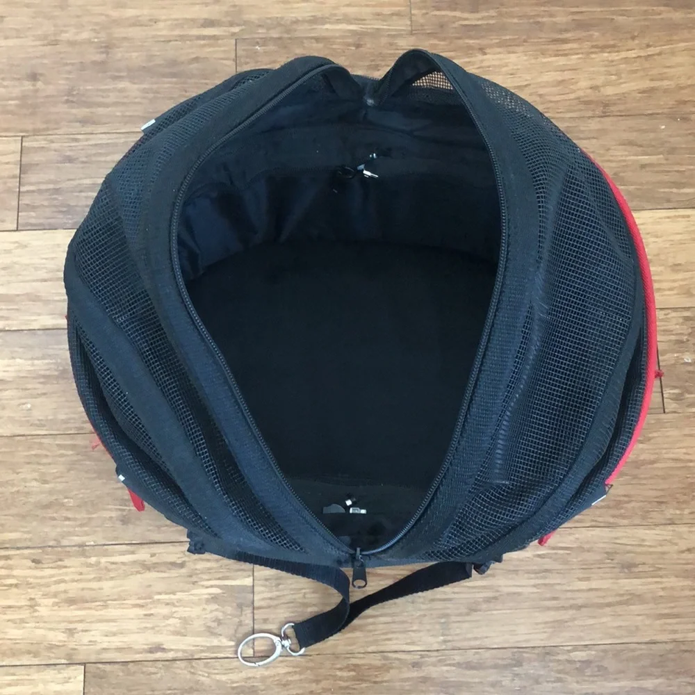 Doggy Ride Cocoon in apple red